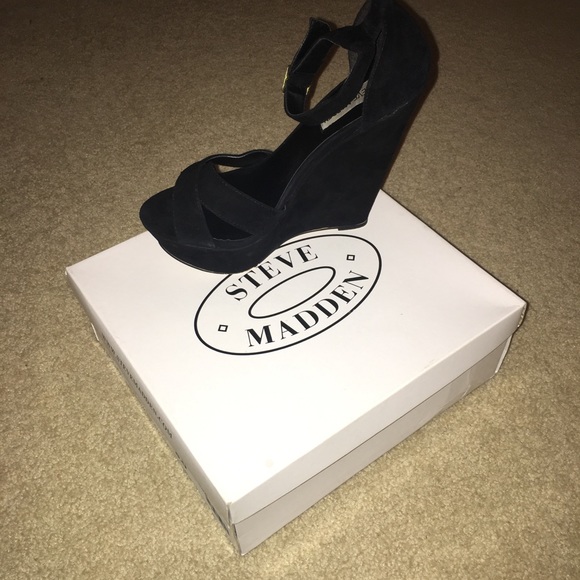 Steve Madden Black xenon wedges - Picture 2 of 4